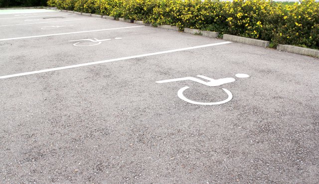 Behindertenparkplätze auf dem Parkplatz der Messe Augsburg
