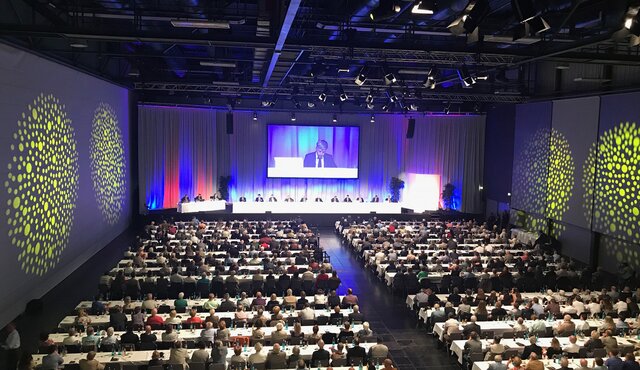 Firmenversammlung in Halle 1